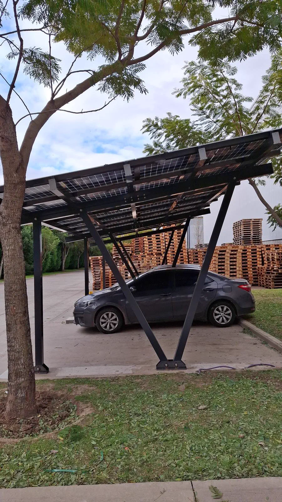 Detalle de estructura del carport solar